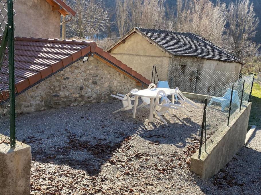 Apartamento Entre La Montagne Et La Riviere Sinsat Exterior foto